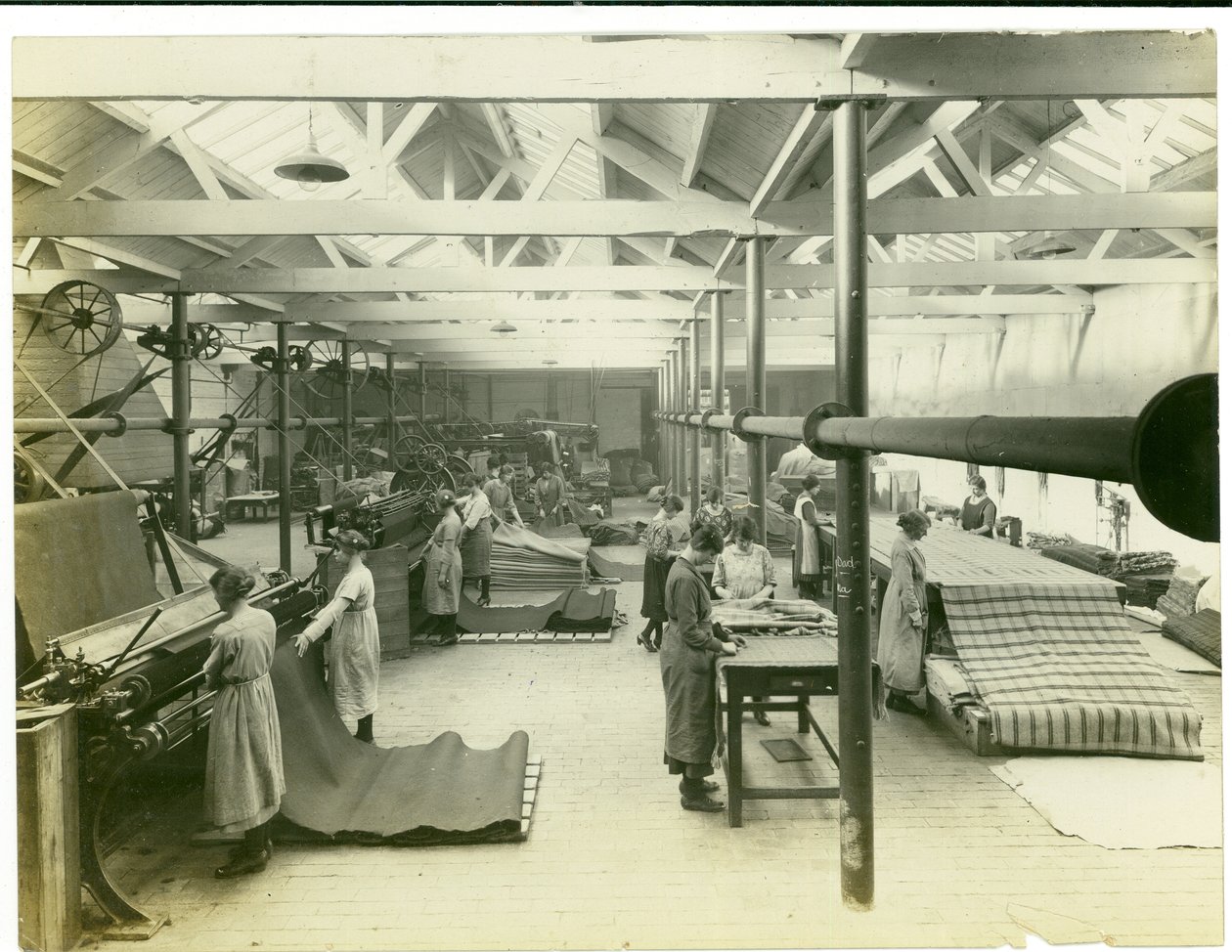 Salle de finition de tissu, Long Meadow mill, 1923 - English Photographer