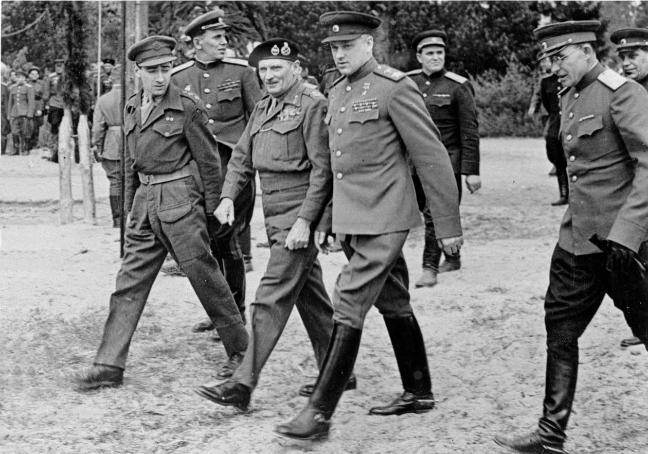 Maréchal Bernard Montgomery avec le maréchal Rokossovsky, 10 mai 1945 - English Photographer
