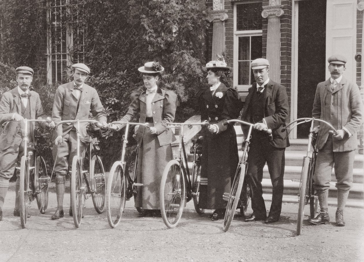 Groupe de cyclistes édouardiens, début des années 1900 - English Photographer