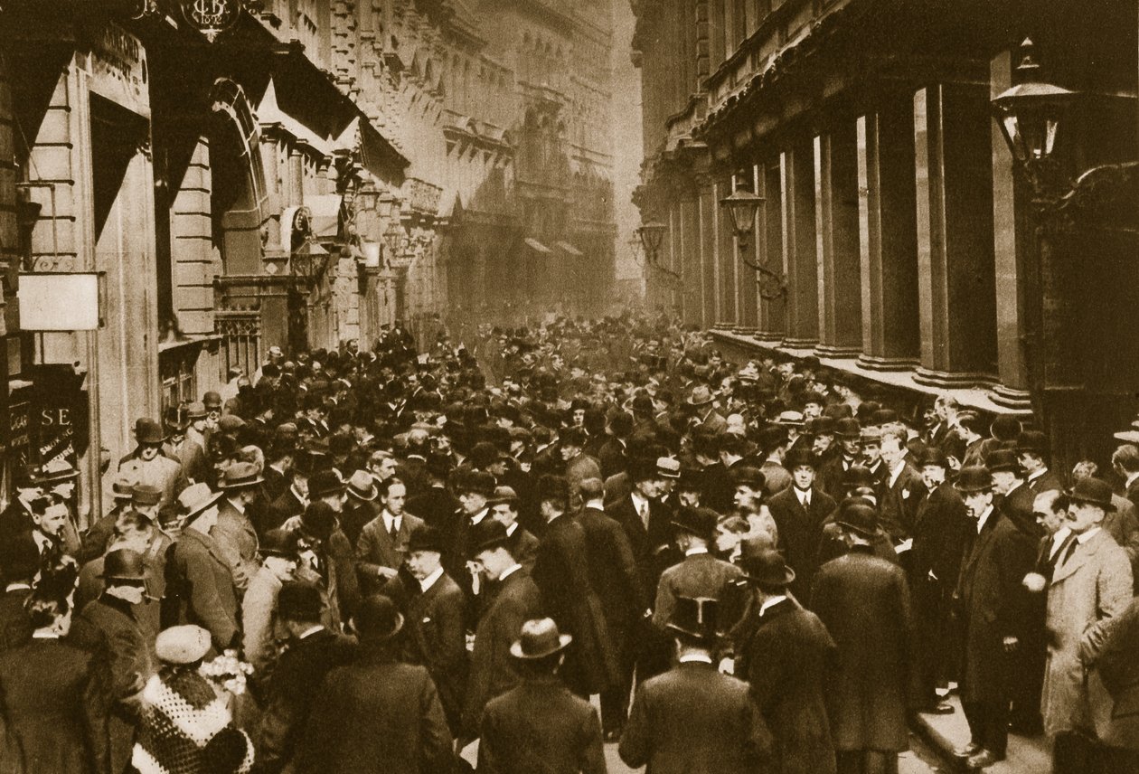 Dans Throgmorton Street à côté du mur nord de la Bourse de Londres - English Photographer