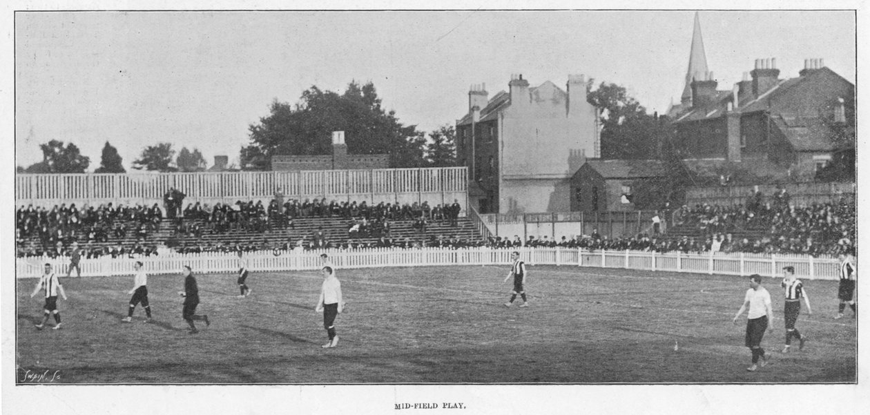 Jeu au milieu de terrain, 1899 - English Photographer