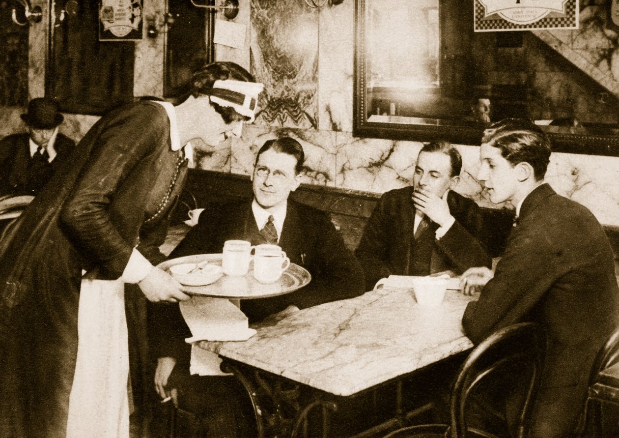 Café de milieu de matinée - English Photographer