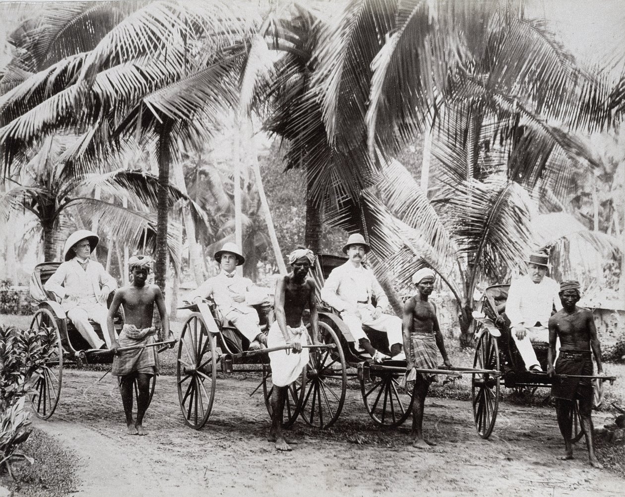 Porteurs de rickshaw, Ceylan, vers 1875 (tirage albuminé) - English Photographer