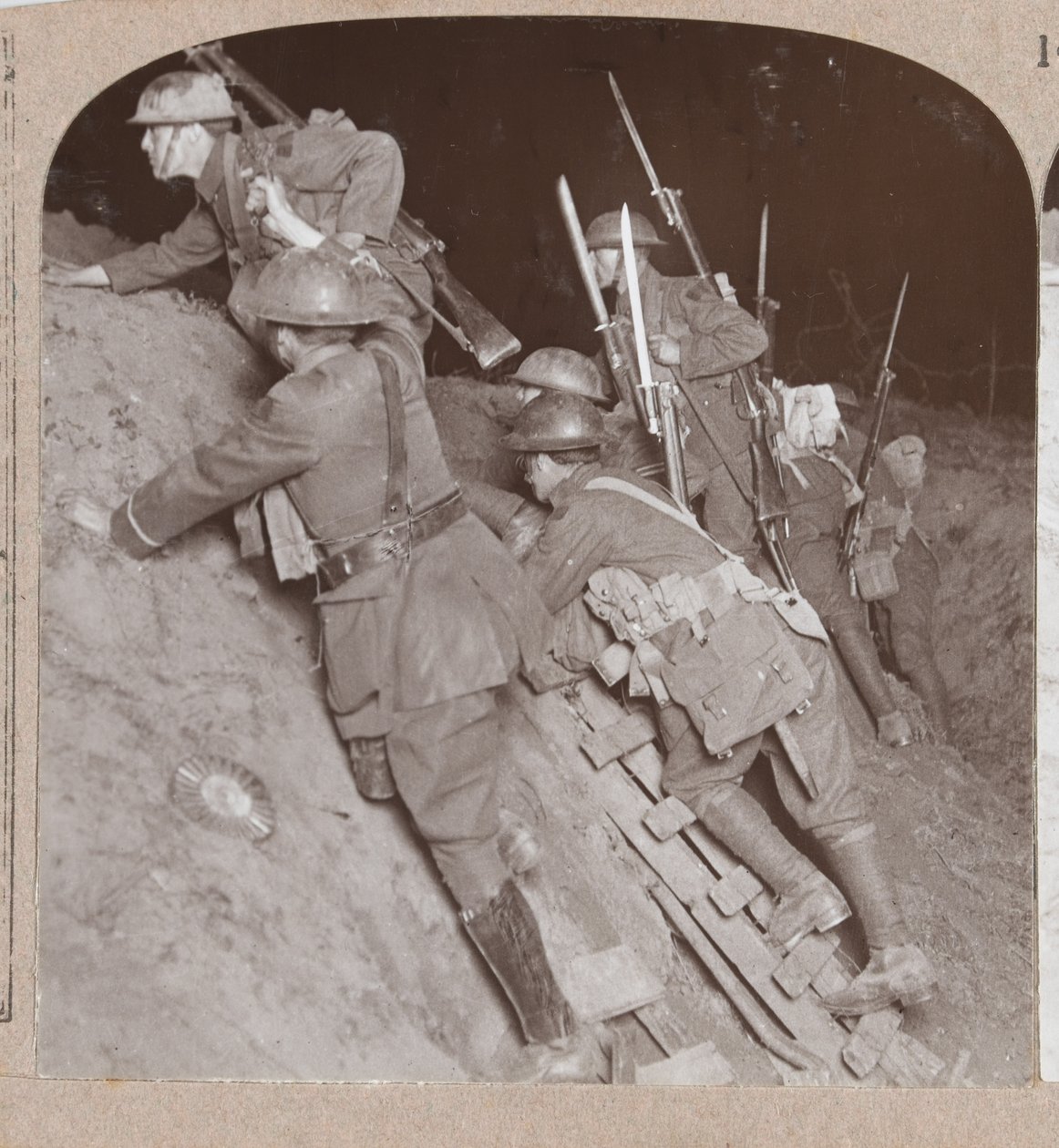 Soldats dans une tranchée pendant l