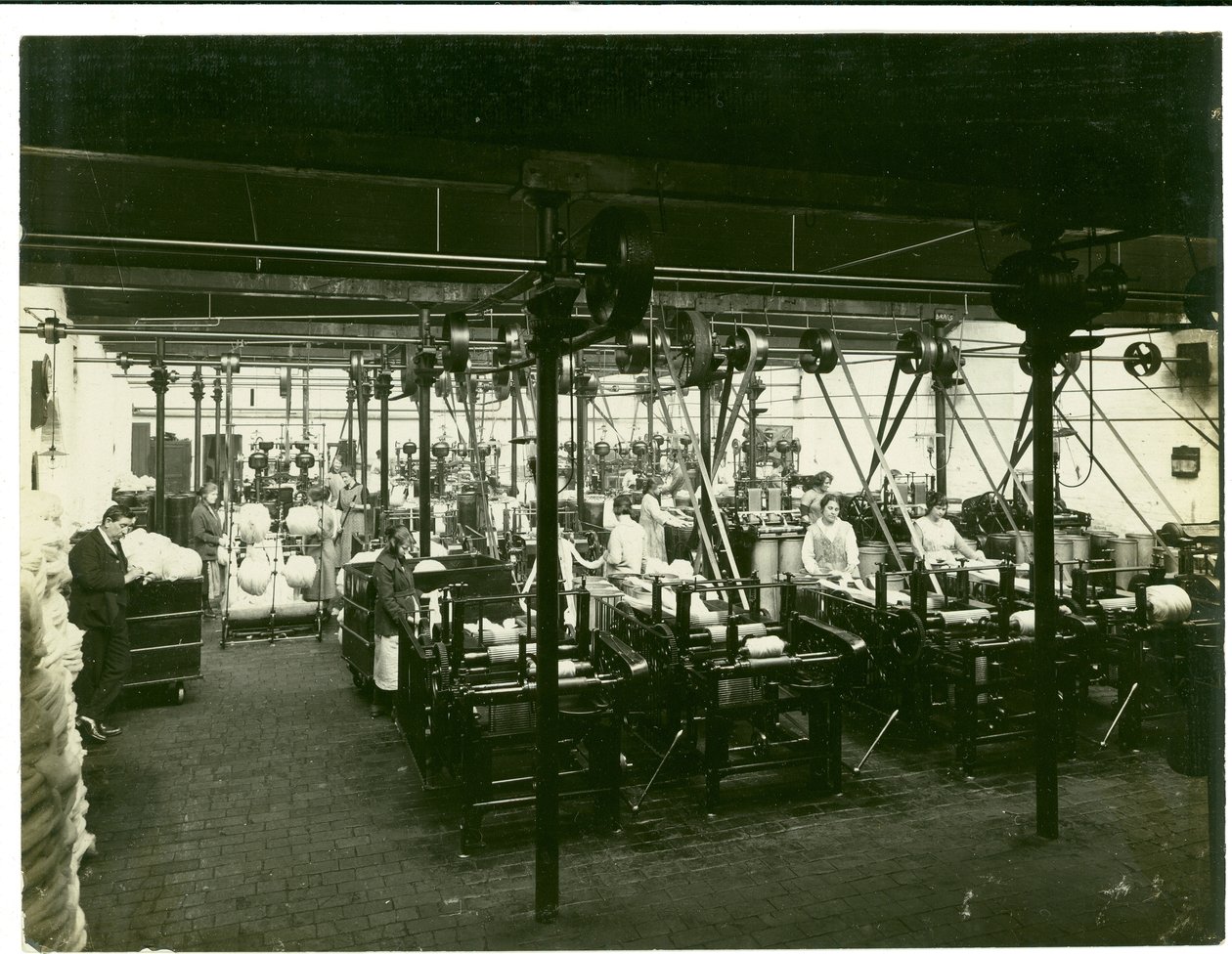 Filature à Leas, hangar de peignage, 1923 - English Photographer