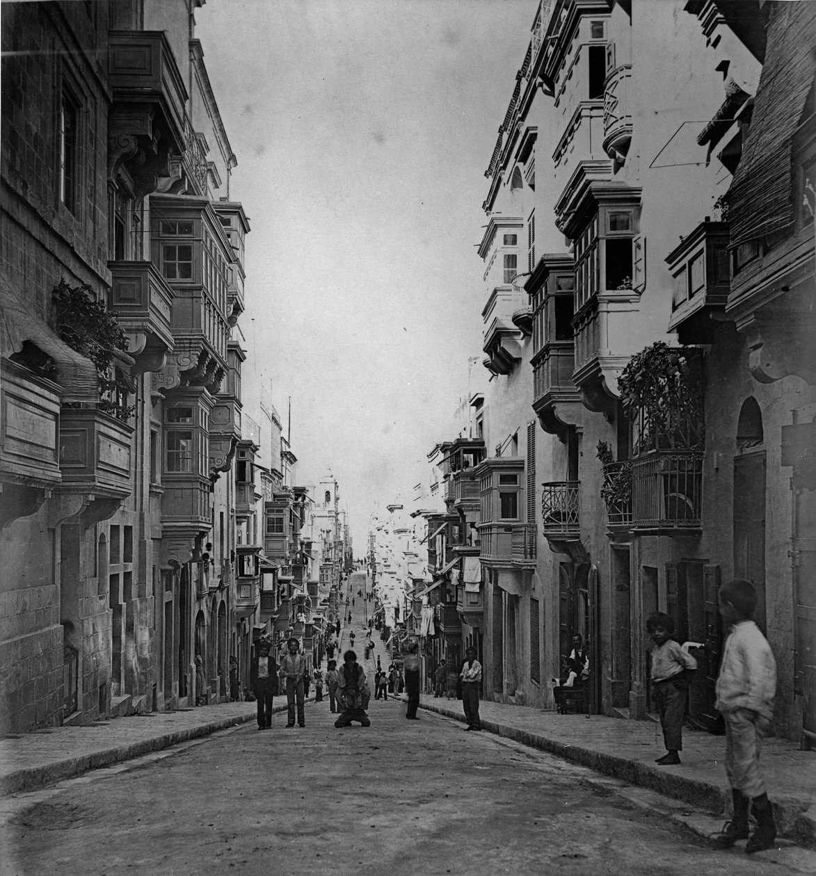 Strade San Paolo, La Valette, vers 1880-83 - English Photographer