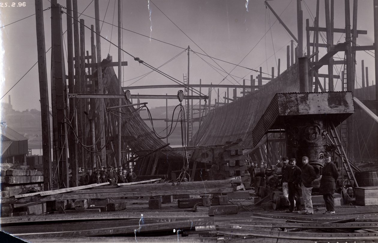 Le ferry brise-glace SS Baikal en construction par Sir W.G. Armstrong Mitchell and Co. Ltd., au chantier naval de Low Walker, Newcastle upon Tyne en 1896 - English Photographer