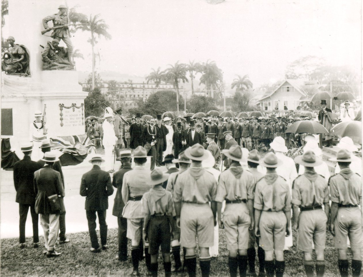 Inauguration du monument aux morts, Port of Spain, Trinidad, vers 1920 - English Photographer