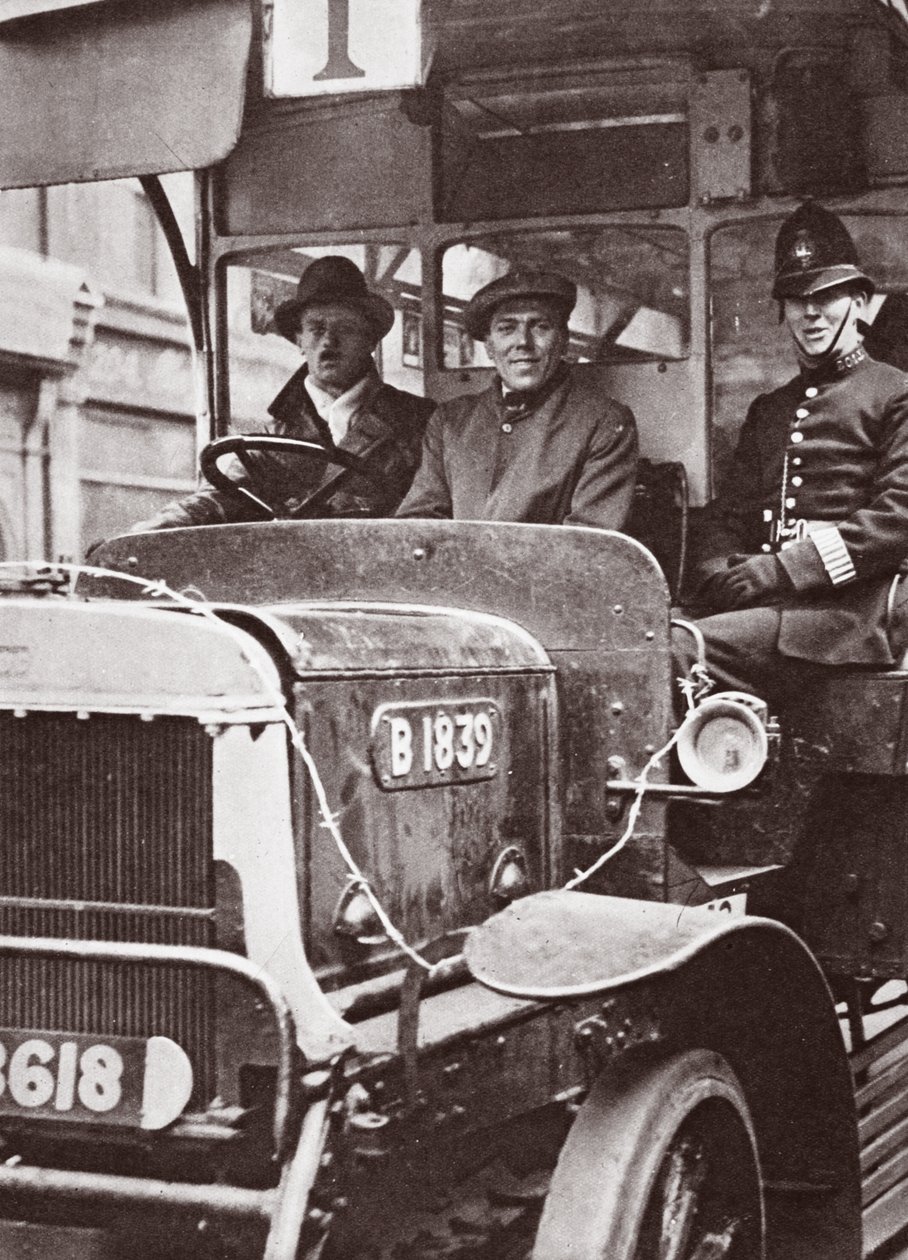 Transport bénévole et leur protection policière, mai 1926 - English Photographer