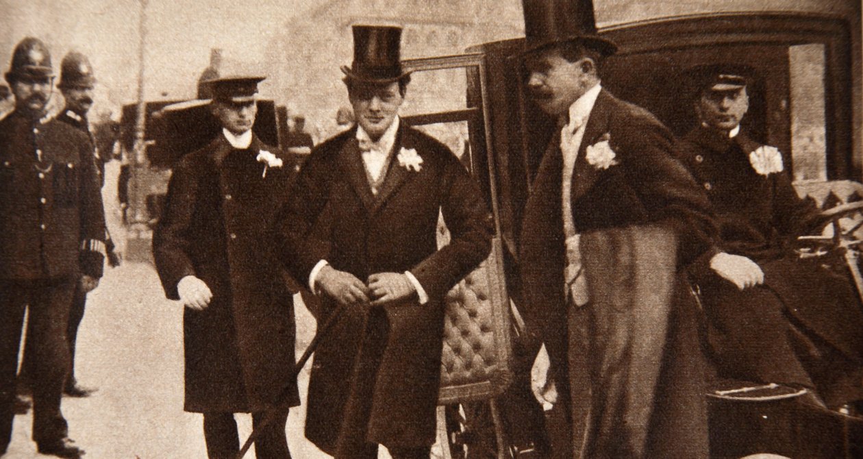Winston Churchill arrivant aux portes de St Margaret