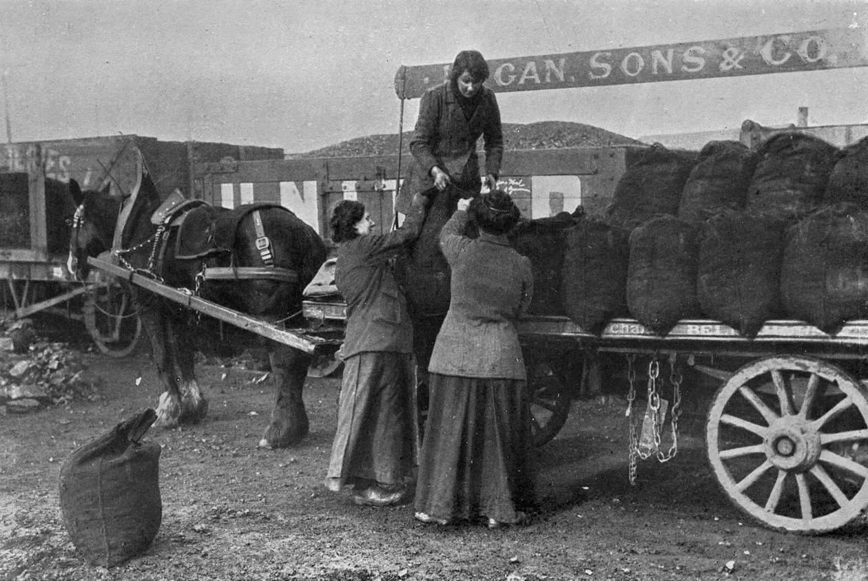 Femmes comme ouvrières du charbon, photographies du War Office, 1916 - English Photographer