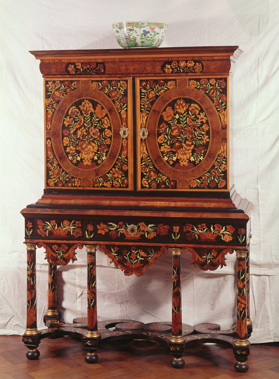 Cabinet avec marqueterie florale, fin du XVIIe siècle - English School