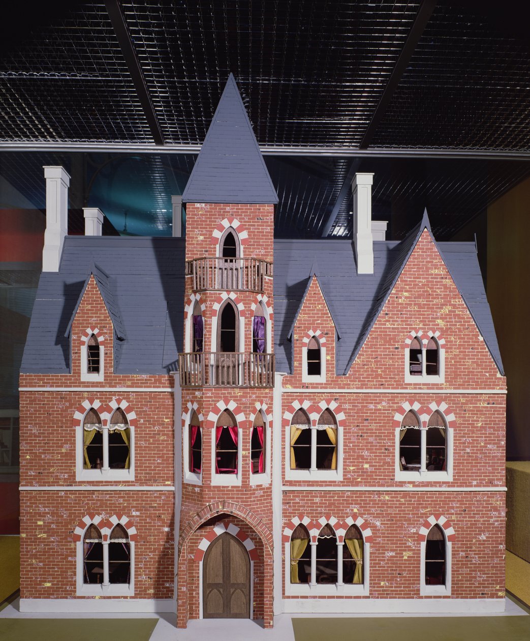 Extérieur de maison de poupées gothique victorienne, 1875 - English School