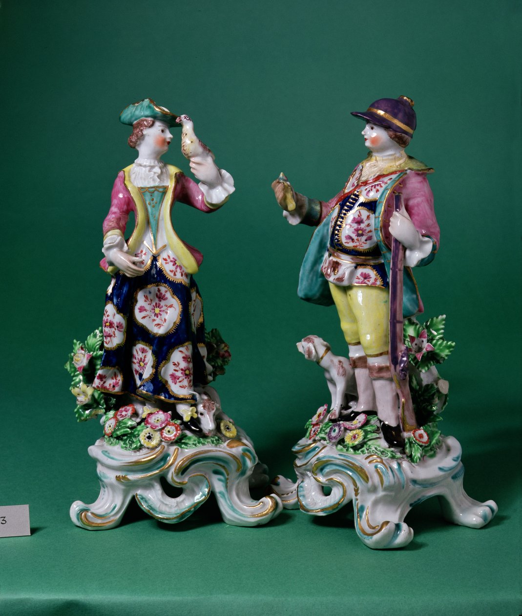 Paire de figurines Bow d