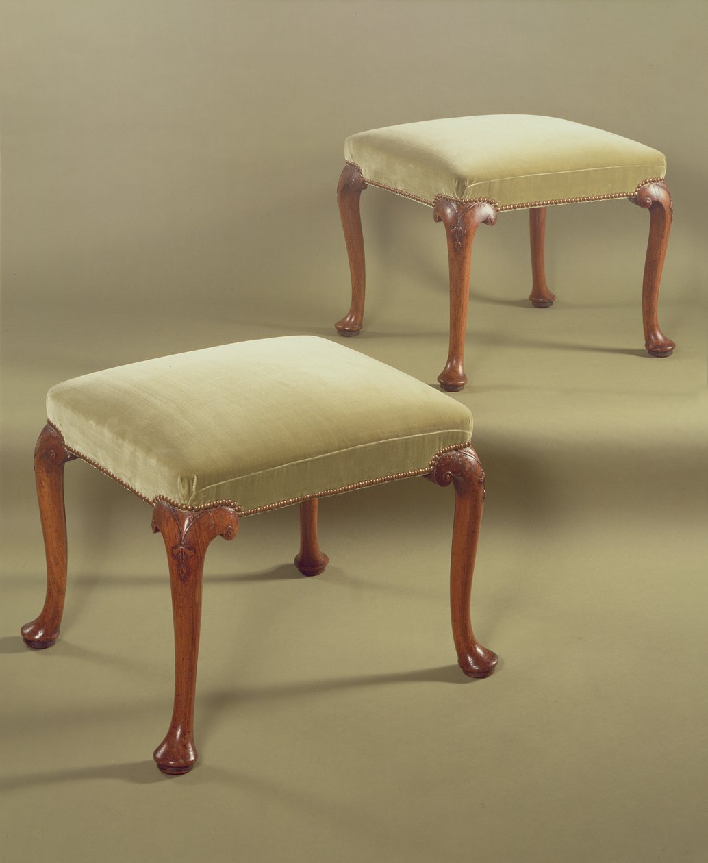 Paire de tabourets, rembourrés, vers 1710 - English School
