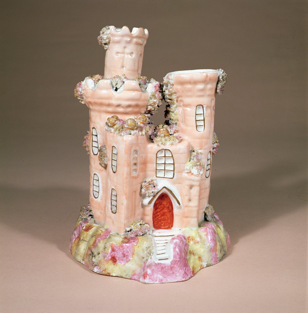 Brûleur de parfum en forme de château, probablement Staffordshire, vers 1835 - English School