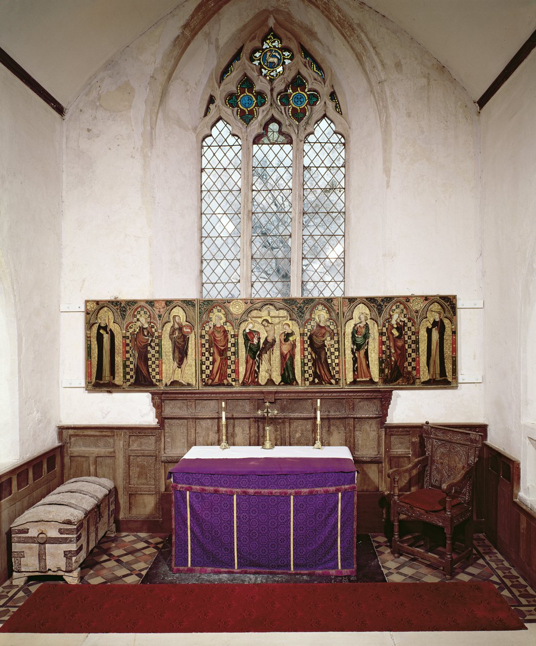 Retable représentant la Crucifixion avec Huit Saints, vers 1300 - English School