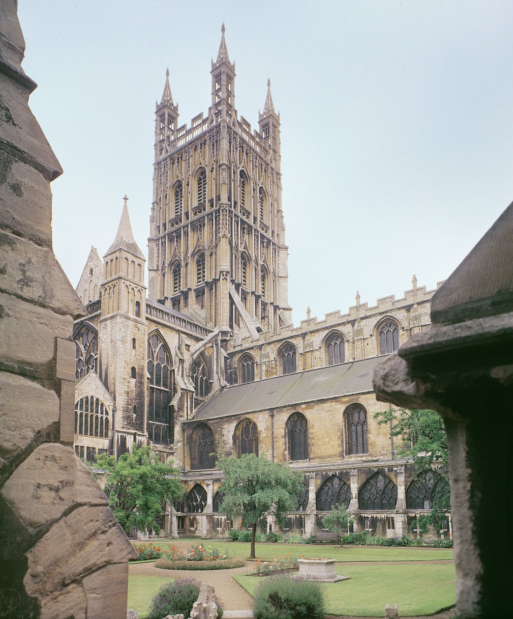 Vue de la cathédrale de Gloucester, 14ème siècle - English School