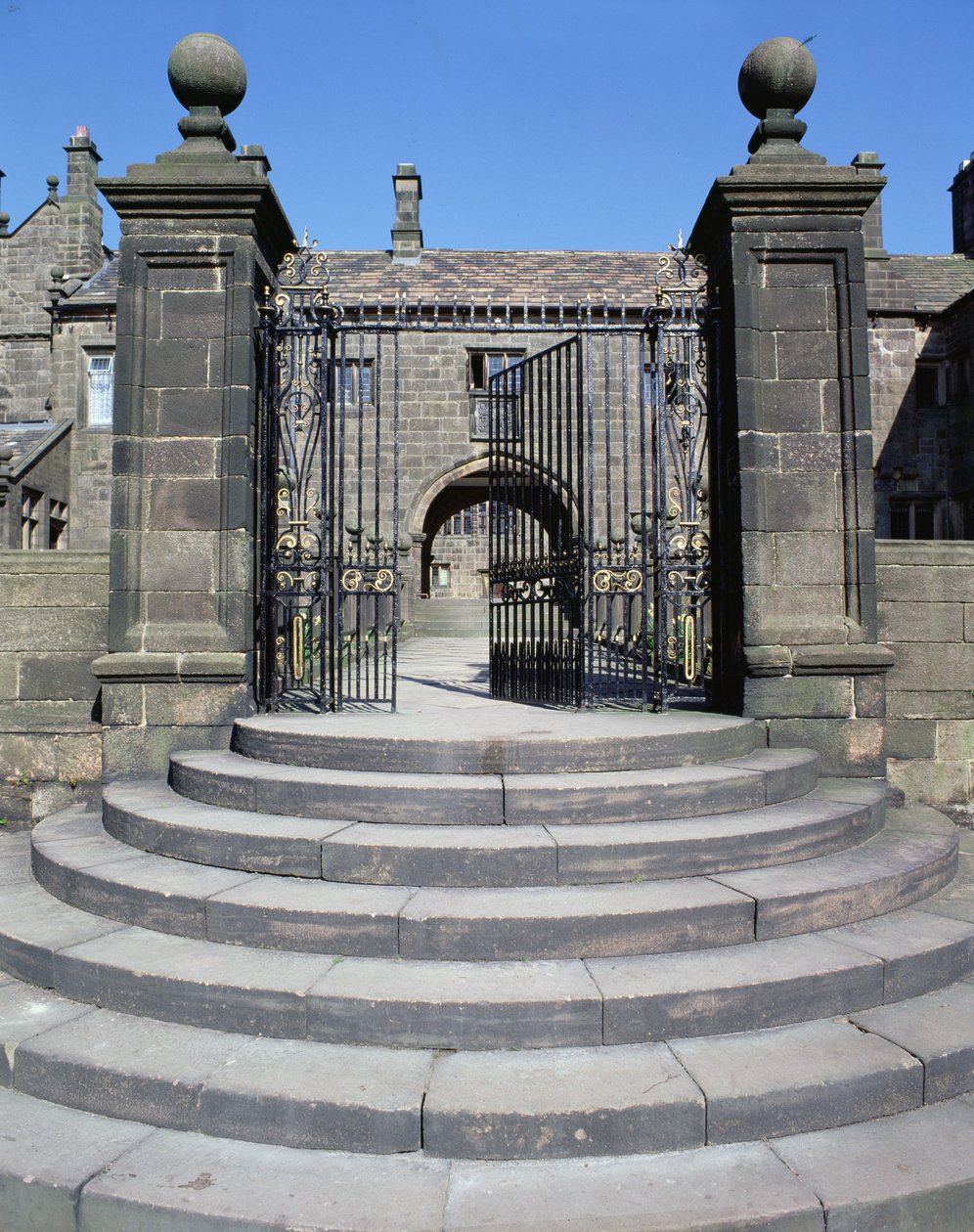 Vue de la porte - English School
