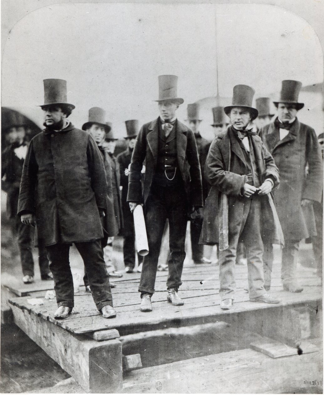 (De gauche à droite) John Scott Russell, Henry Wakefield, Isambard Kingdom Brunel et Lord Derby lors du lancement du SS Great Eastern - English Photographer