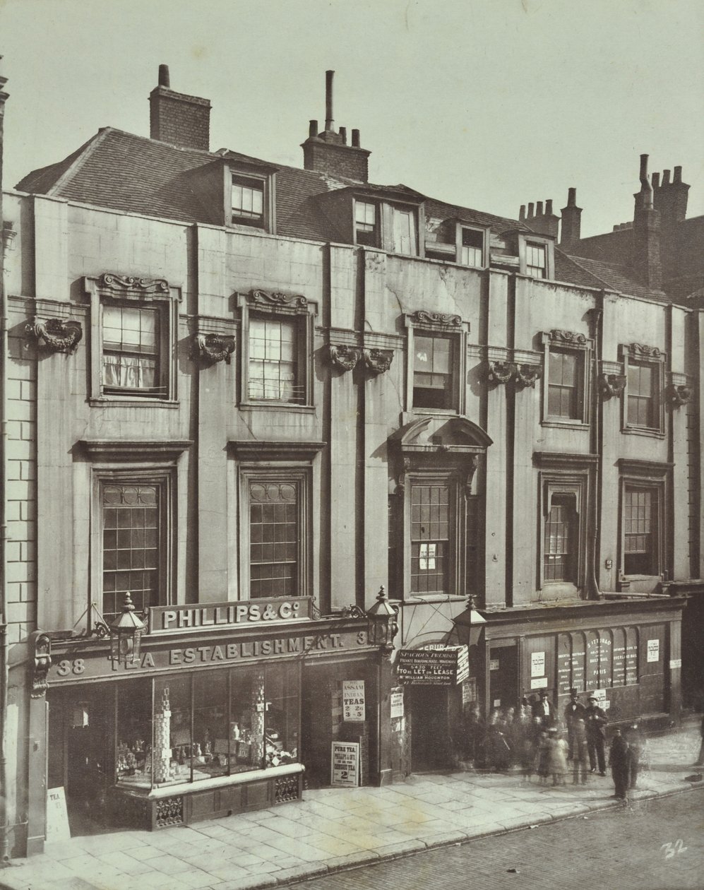 36-38 Aldersgate Street: Shaftesbury House, Londres, 1879 - English Photographer