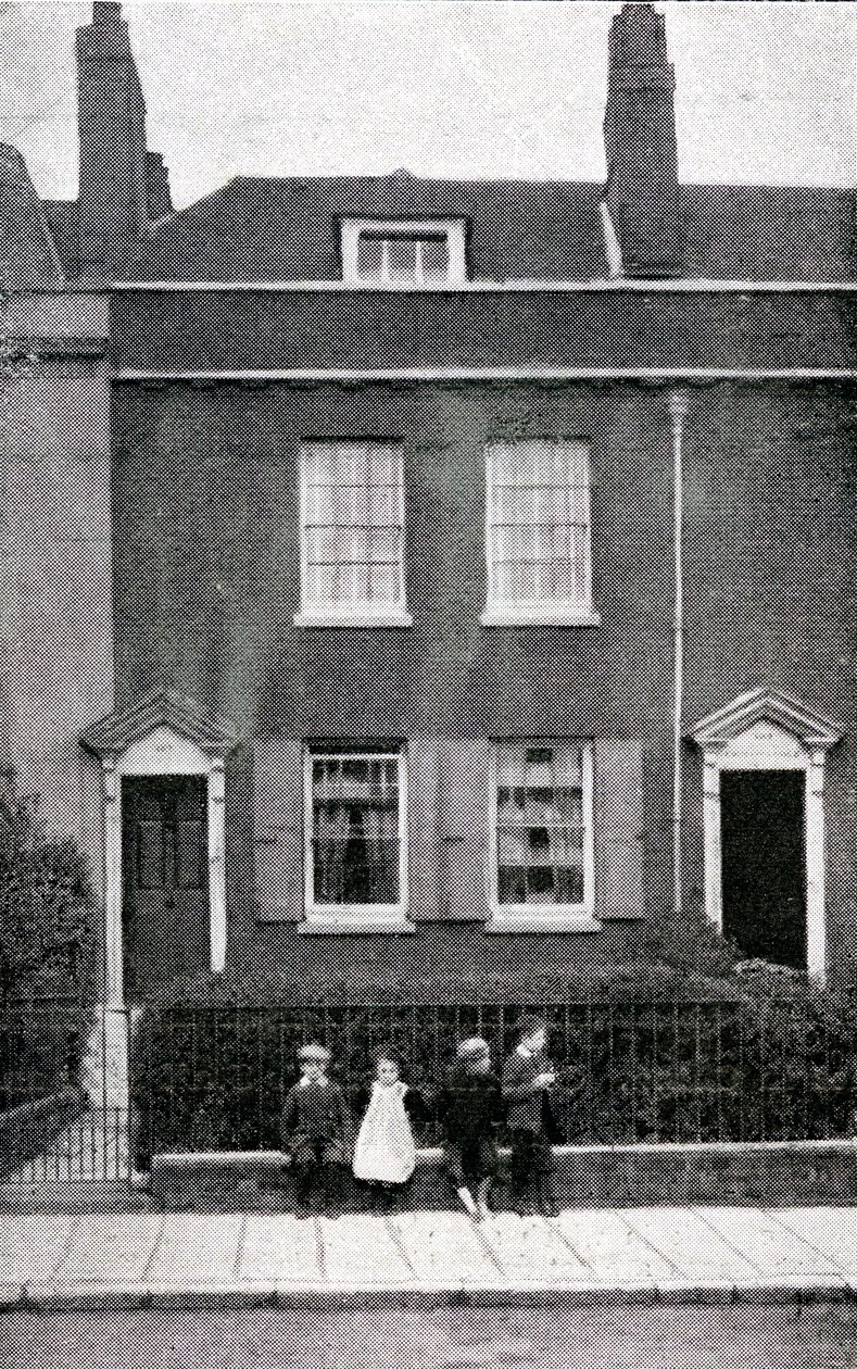 387, Commercial Road, Portsmouth, Hampshire, lieu de naissance de Charles Dickens le 7 février 1812, c.1900 - English Photographer