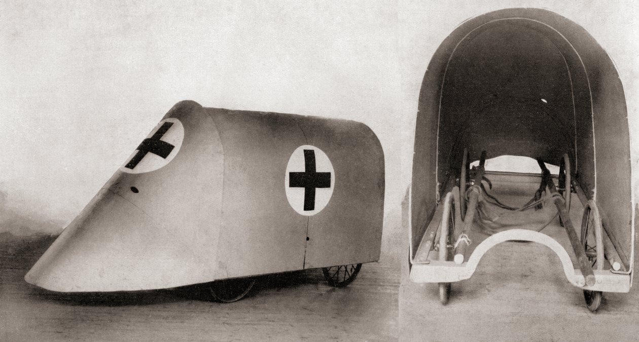 Une couverture de civière pare-balles pour secourir les blessés et les brancardiers entre les tranchées pendant la Première Guerre mondiale, de The Illustrated War News, 1915 - English Photographer