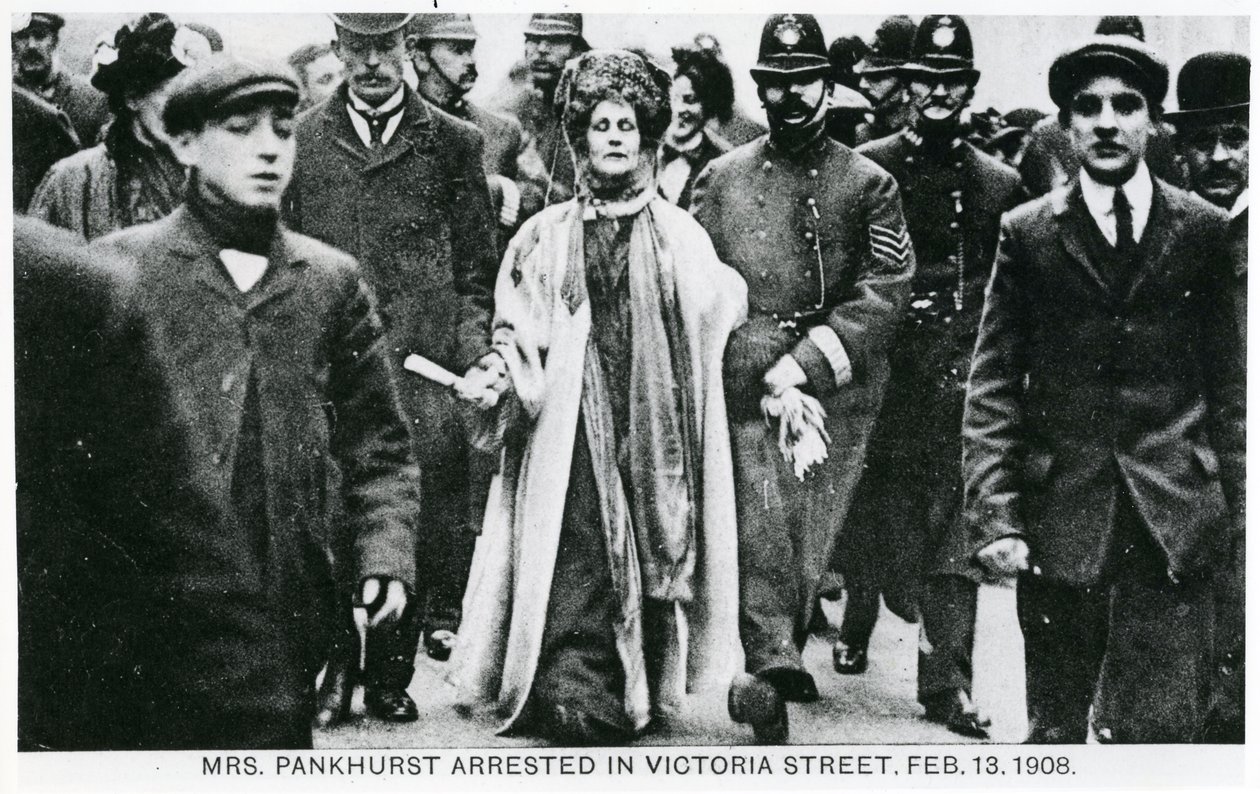 Arrestation de Mme Emmeline Pankhurst dans Victoria Street, 13 février 1908 - English Photographer