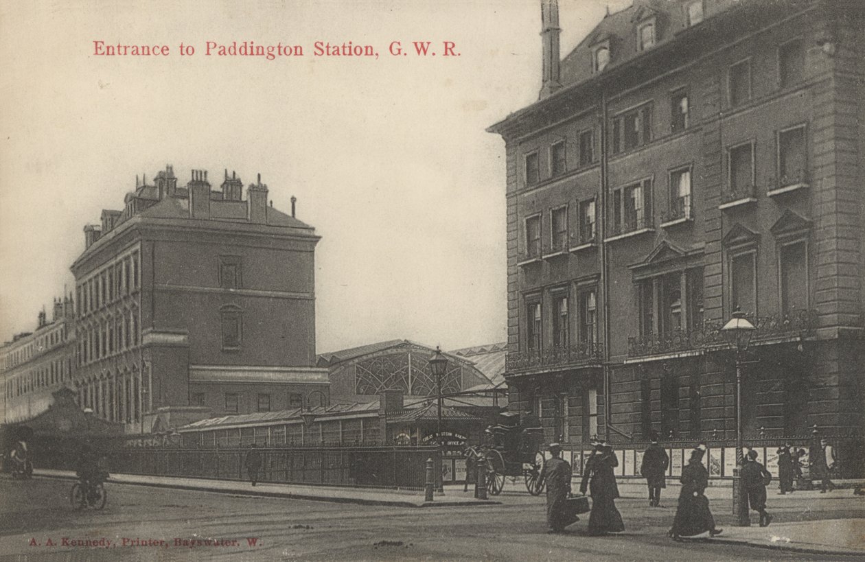 Entrée de la gare de Paddington, Londres (photo n/b) - English Photographer