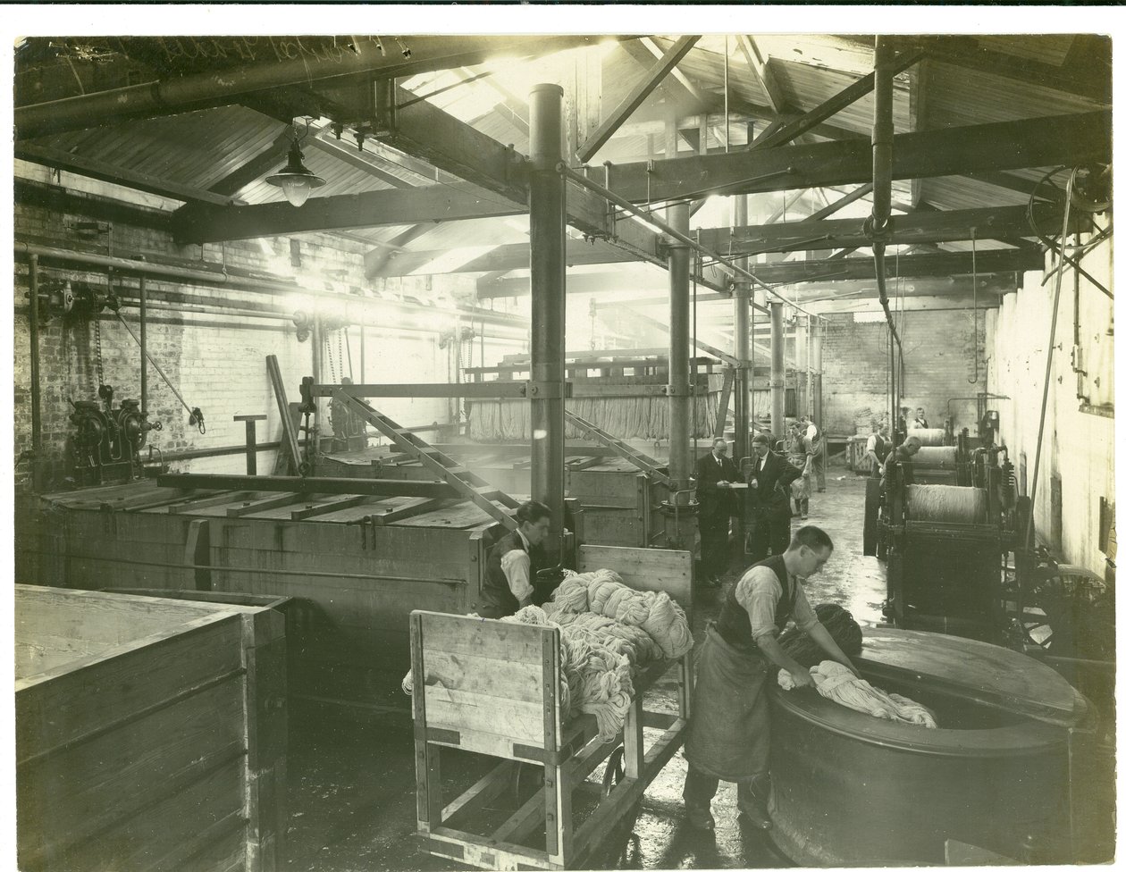 Teinturerie hydraulique, usine de tapis, 1923 - English Photographer
