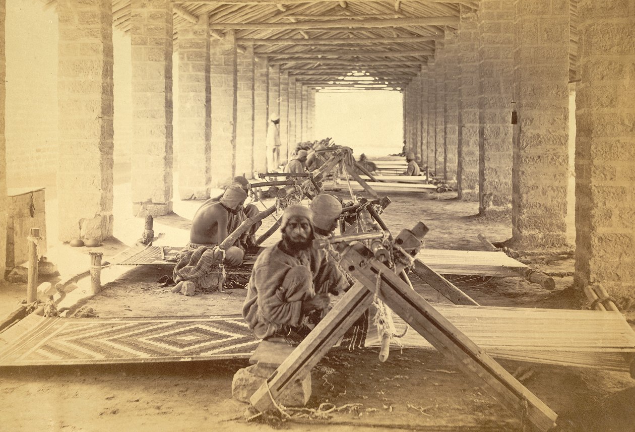 Les tisserands de la prison de Karachi. 1873 (tirage photographique) - English Photographer