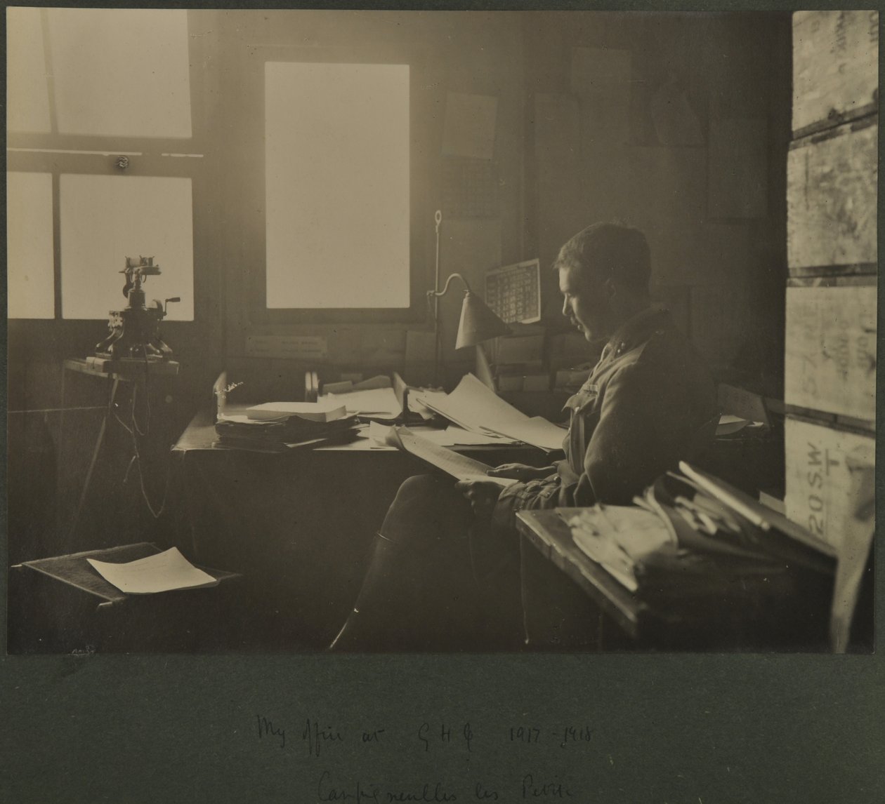 Mon bureau au GHQ, 1917-18 - English Photographer