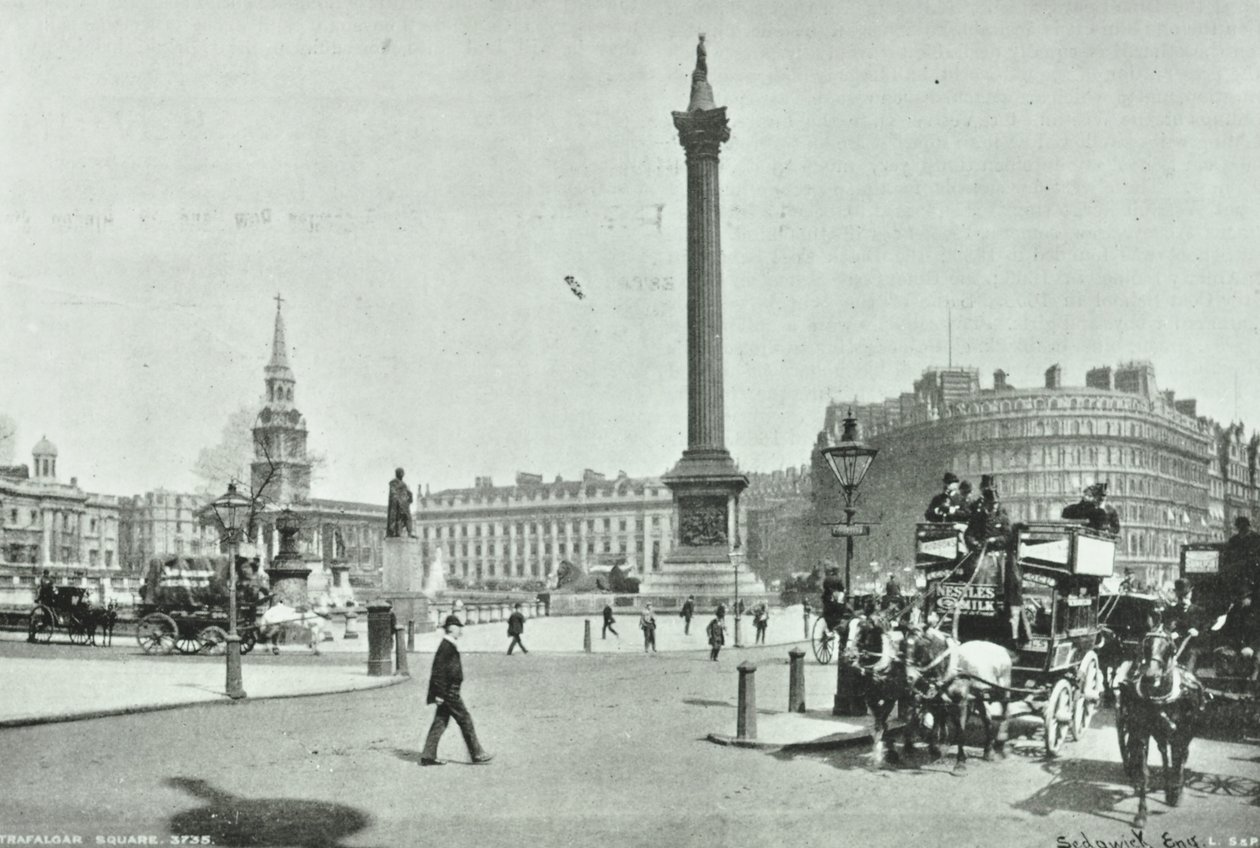 Colonne de Nelson, Trafalgar Square, Westminster : vue vers le nord-ouest depuis Cockspur Street, 1898 - English Photographer