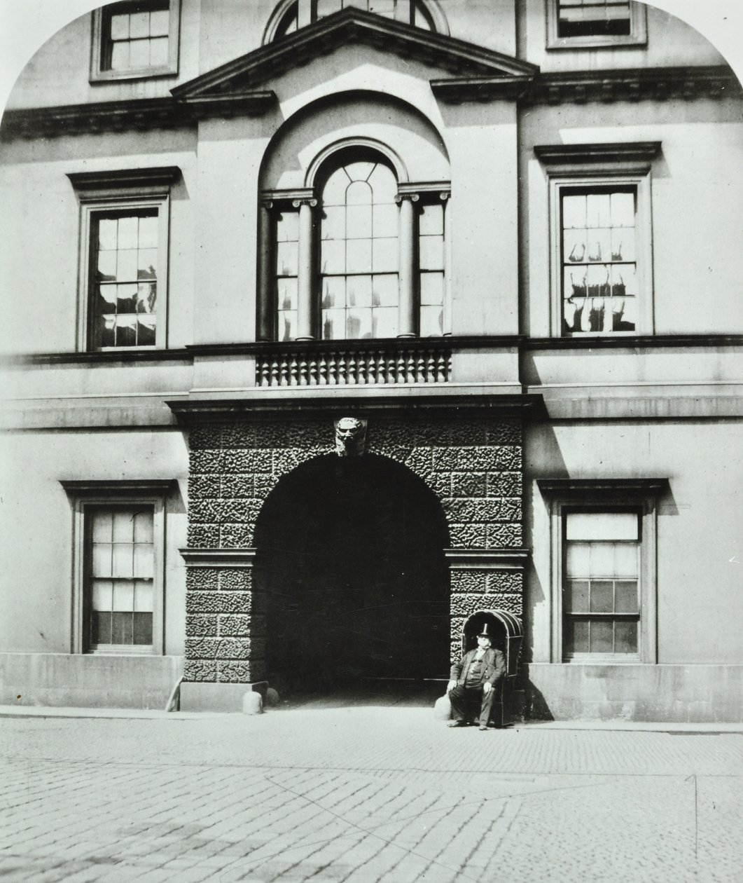 Northumberland House, Charing Cross, Westminster LB : cour, 1880 - English Photographer