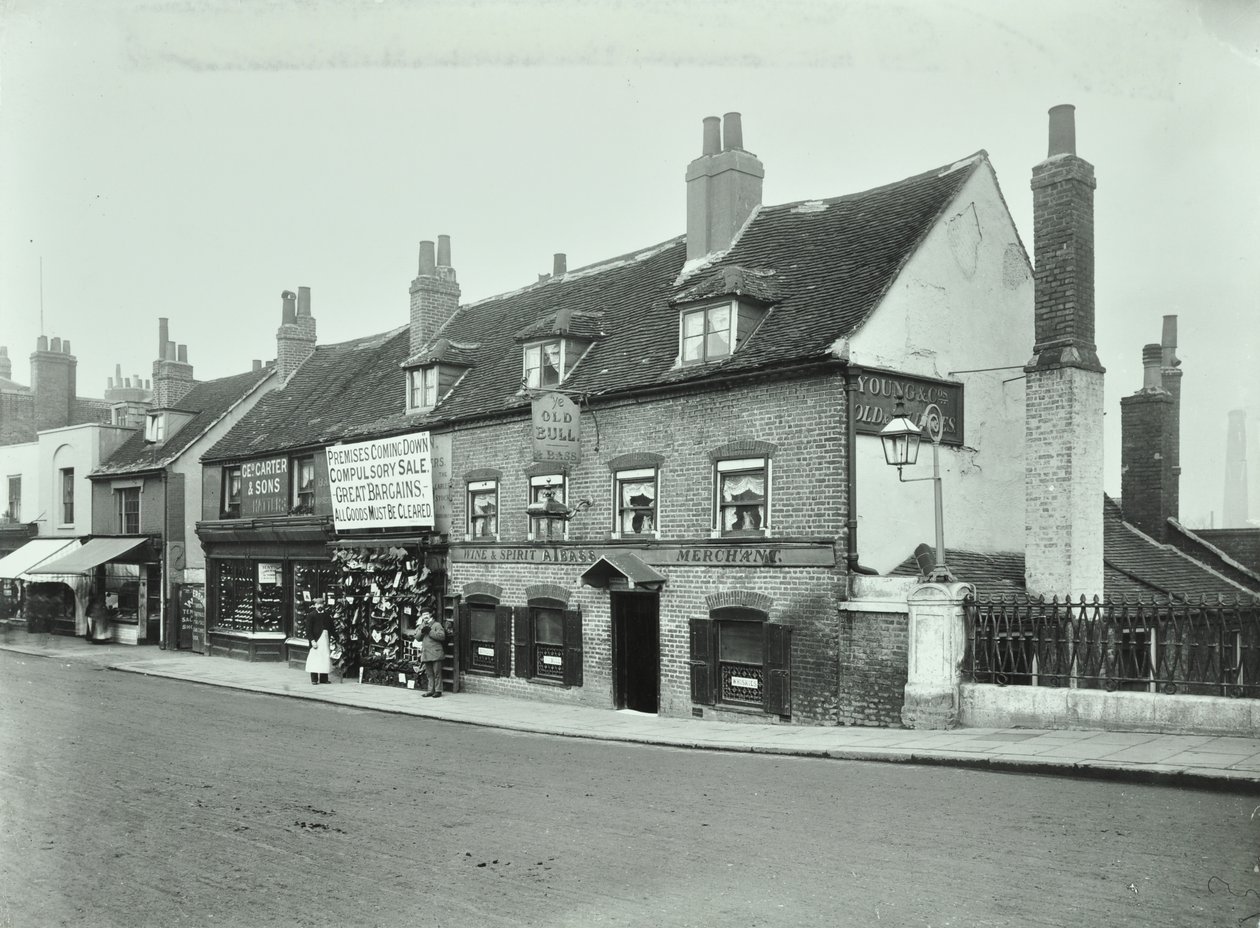 Old Bull, Wandsworth High Street, 1897 - English Photographer