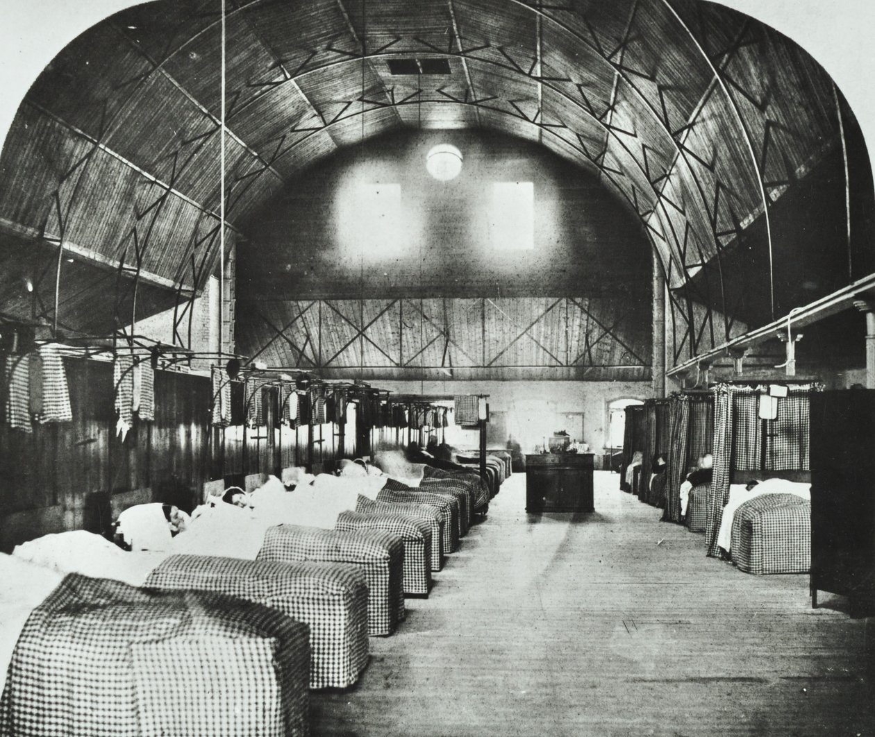 Hôpital St Thomas: salle temporaire dans le Surrey Gardens Music Hall, 1868 - English Photographer
