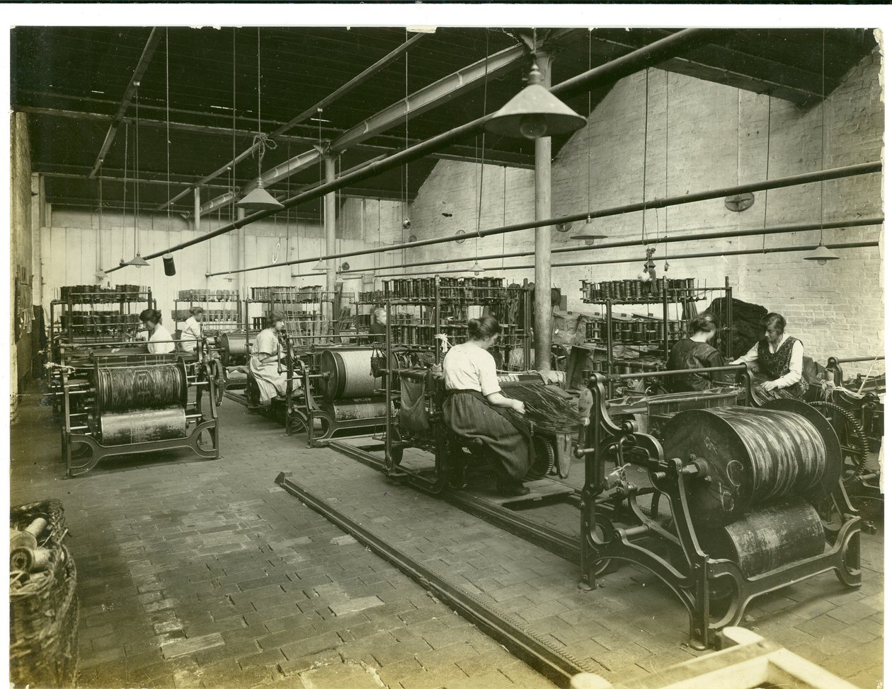 Réglage de tapisserie, usine Hughes n°2, 1923 - English Photographer