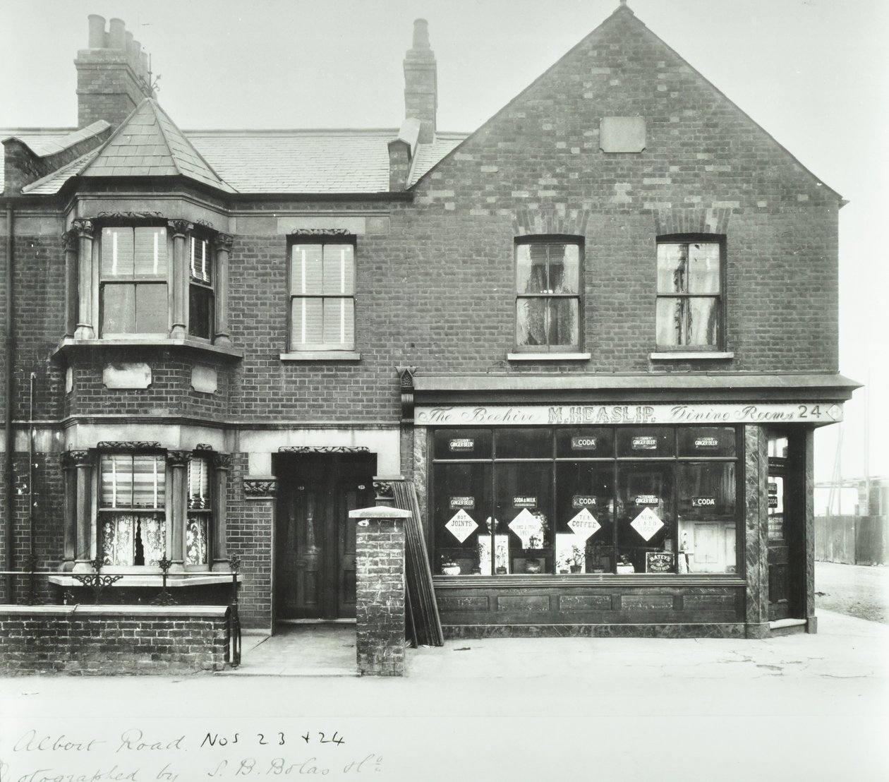 The Beehive Dining Rooms, 1899 - English Photographer