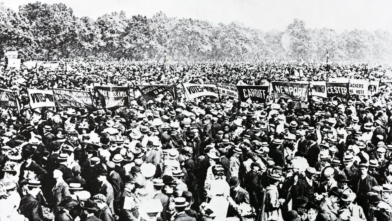 La grande manifestation pour le droit de vote des femmes à Hyde Park, dimanche 12 juin 1908 - English Photographer