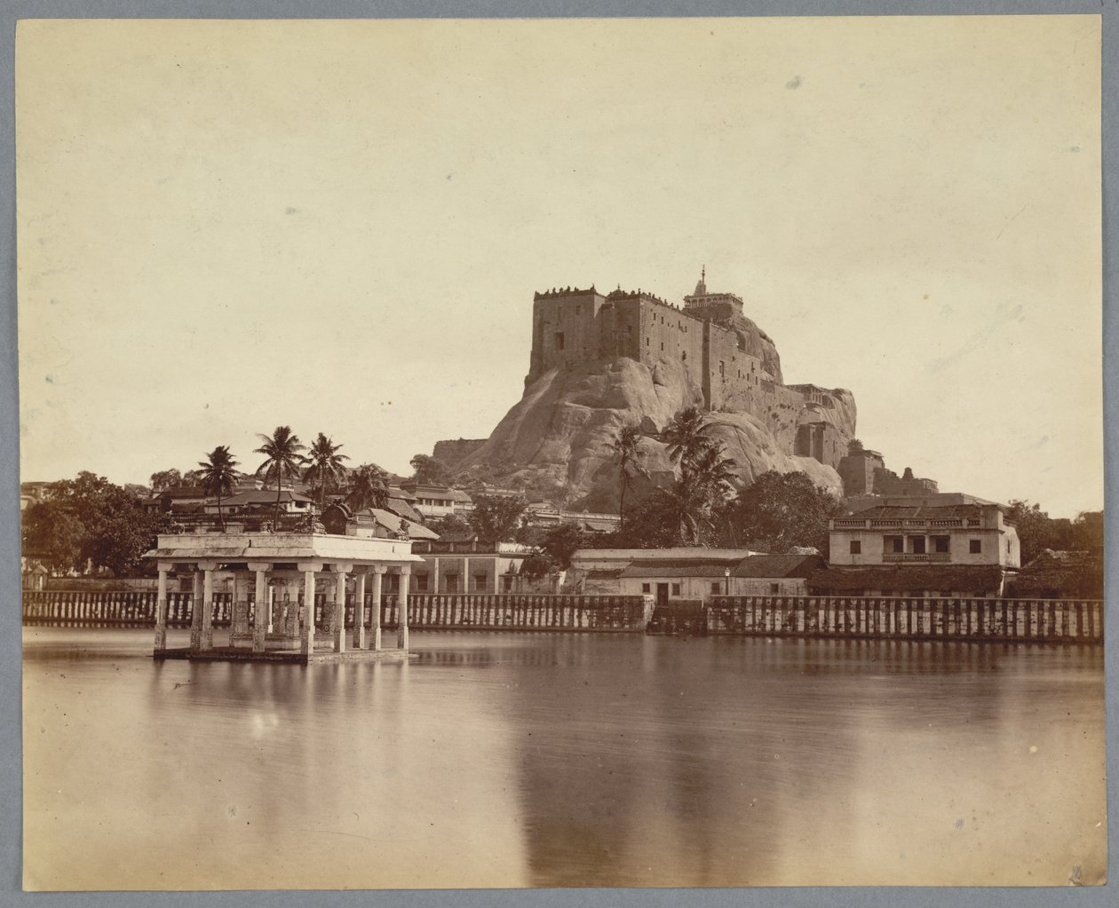 Le réservoir et le fort de roche à Trichinopoly - English Photographer