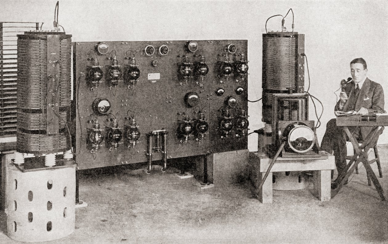 Le premier émetteur de diffusion opéré en Grande-Bretagne, installé aux Ateliers Marconi, Chelmsford, en 1919 et 1920, de L