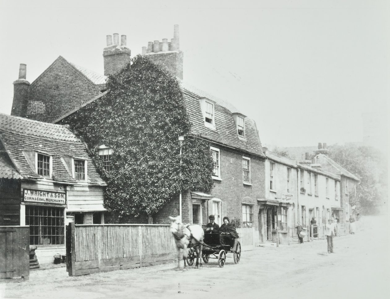 Tottenham Lane, Hornsey : façades avant, c.1890 - English Photographer