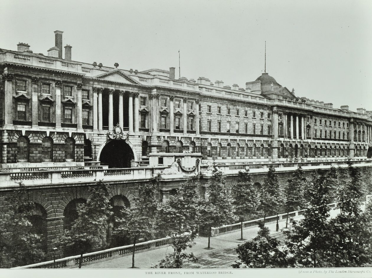 Victoria Embankment, Westminster : Somerset House, élévation vers Victoria Embankment, 1896 - English Photographer