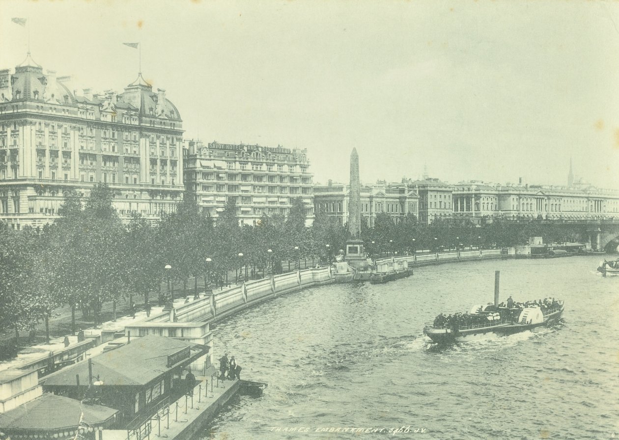 Victoria Embankment, Westminster : vue vers le nord depuis Hungerford Bridge, 1895 - English Photographer