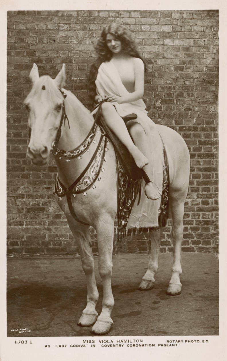 Viola Hamilton dans le rôle de Lady Godiva lors du Coventry Coronation Pageant (photo n/b) - English Photographer
