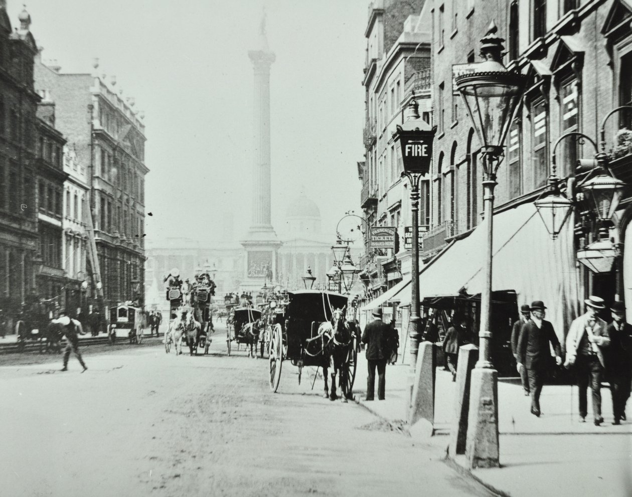 Whitehall, Westminster : Whitehall vue vers Trafalgar Square, 1895 - English Photographer