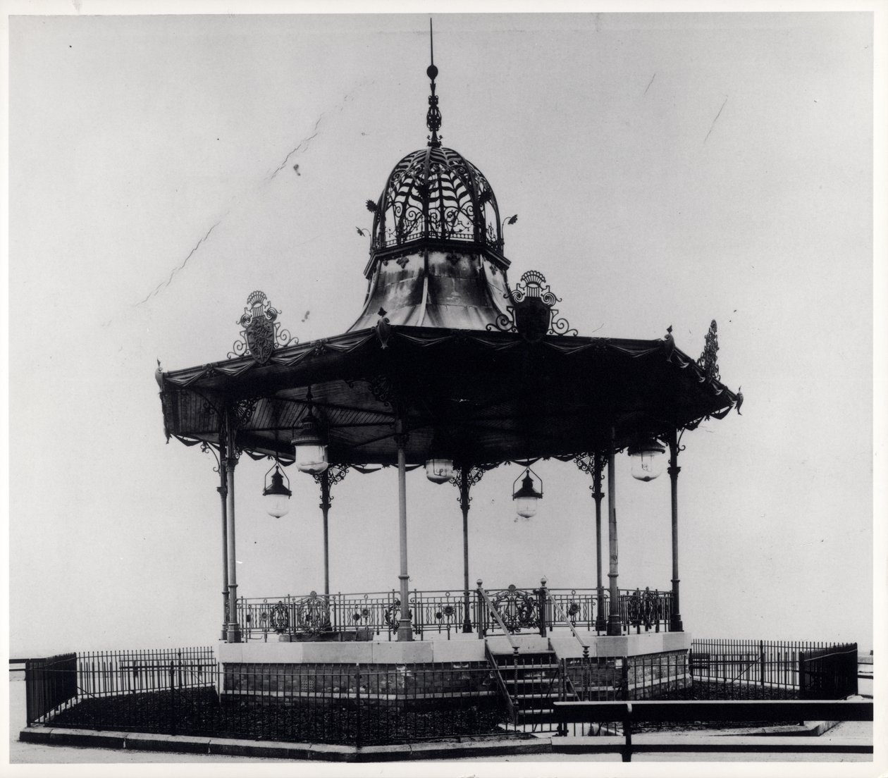 Kiosque à musique ornemental dans East End Park, Leeds - English Photographer English Photographer