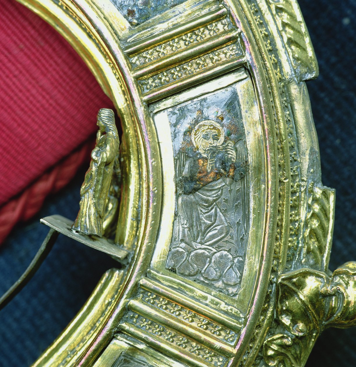 Ange jouant de la trompette, détail de la crosse de Guillaume de Wykeham (c.1320-1404) - English School