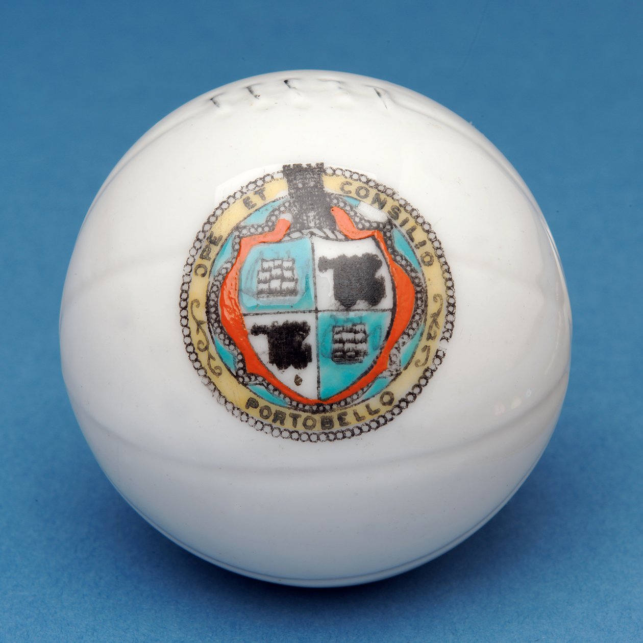 Souvenir armorial miniature de football avec transfert du blason de Portobello (céramique) - English School