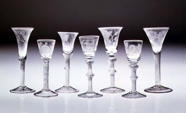 Collection de verres gravés avec tiges torsadées opaques et à air - English School